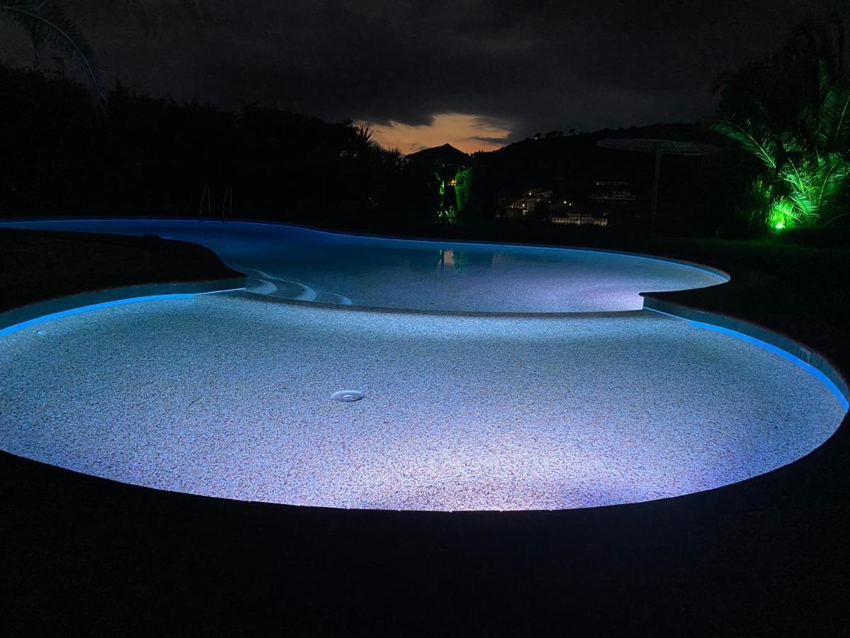 Villa Xanthippi 아기아 파라스케비 외부 사진